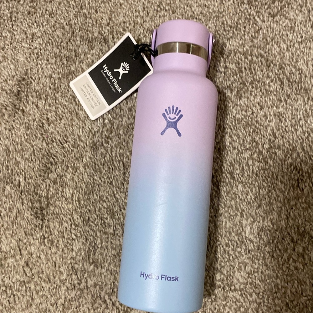 Hydro Flask Aurora 21oz Standard mouth. NWT